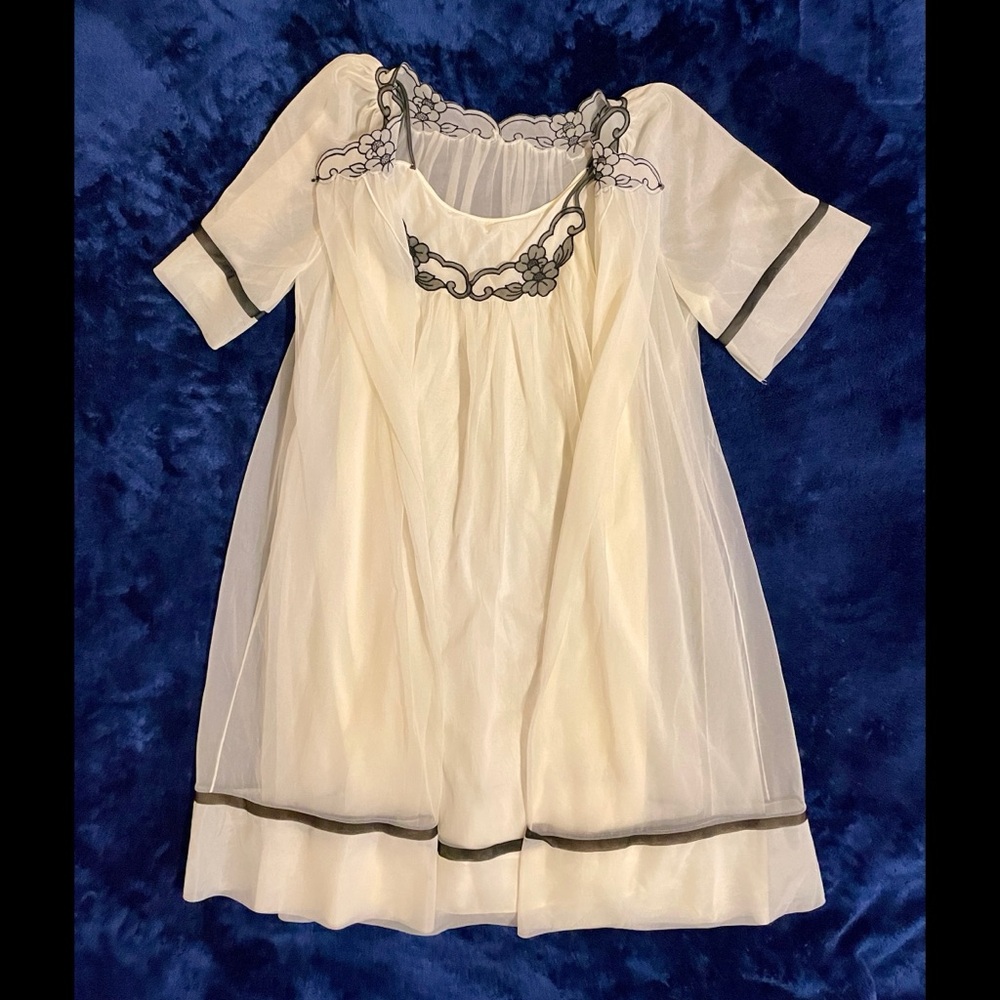 M Vintage 60s Gotham Cream Chiffon Nightgown w/Black trim & matching peignoir